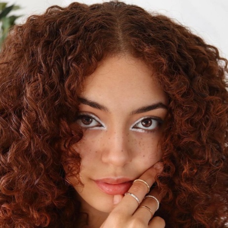 Headshot of Amazing Arabella